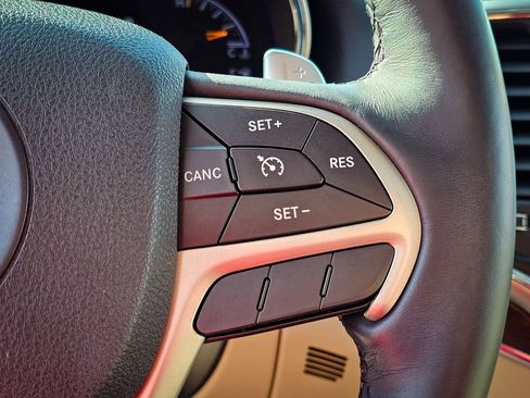 Used 2017 Jeep Grand Cherokee Limited image 21