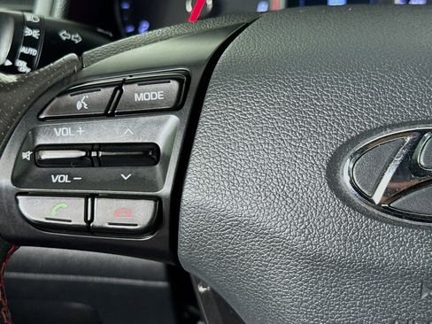 Used 2017 Hyundai Elantra Sport FWD image 13