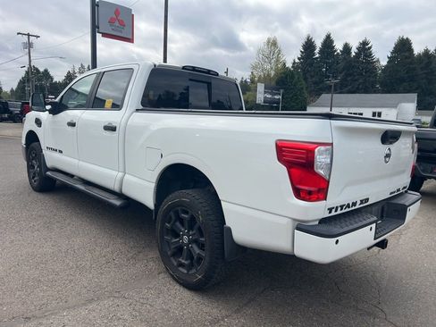 Used 2018 Nissan Titan SL w/ Midnight Edition image 5