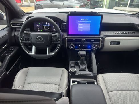 Used 2025 Toyota Tacoma Limited AWD/4WD image 11