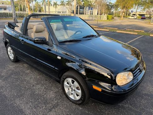 Used 2002 Volkswagen Cabrio GLX image 2