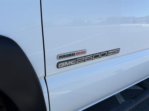 Used 2005 GMC Sierra 2500 W/T w/ Heavy-Duty Power Package image 14