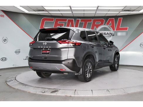 Used 2022 Nissan Rogue S image 5