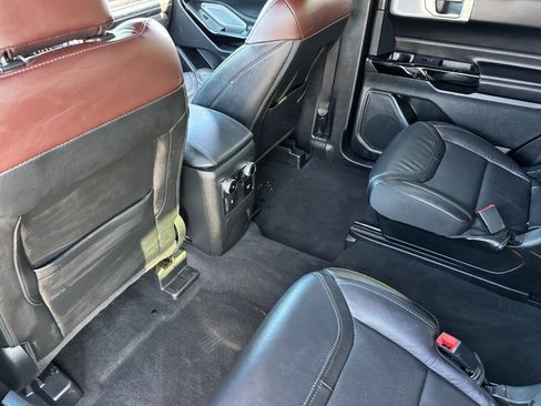 Used 2022 Ford Explorer Platinum w/ Equipment Group 601A image 17