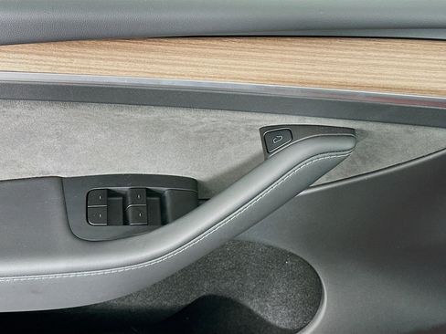 Used 2025 Tesla Model Y Long Range image 15