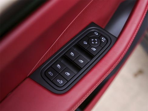 New 2025 Porsche Macan 4S Electric image 28