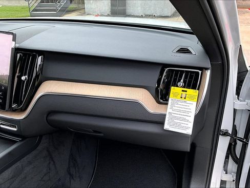 New 2026 Volvo XC60 T8 Plus w/ Protection Package Premier AWD/4WD image 18
