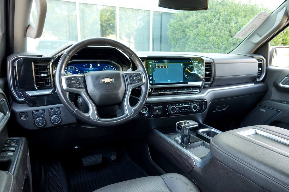 Used 2022 Chevrolet Silverado 1500 LTZ AWD/4WD image 5