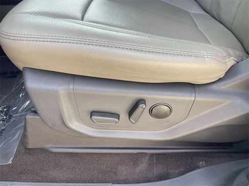 Used 2021 Ford Expedition XLT image 12