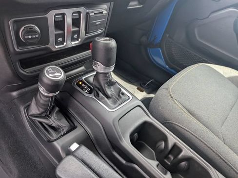 Used 2025 Jeep Wrangler Sport AWD/4WD image 18