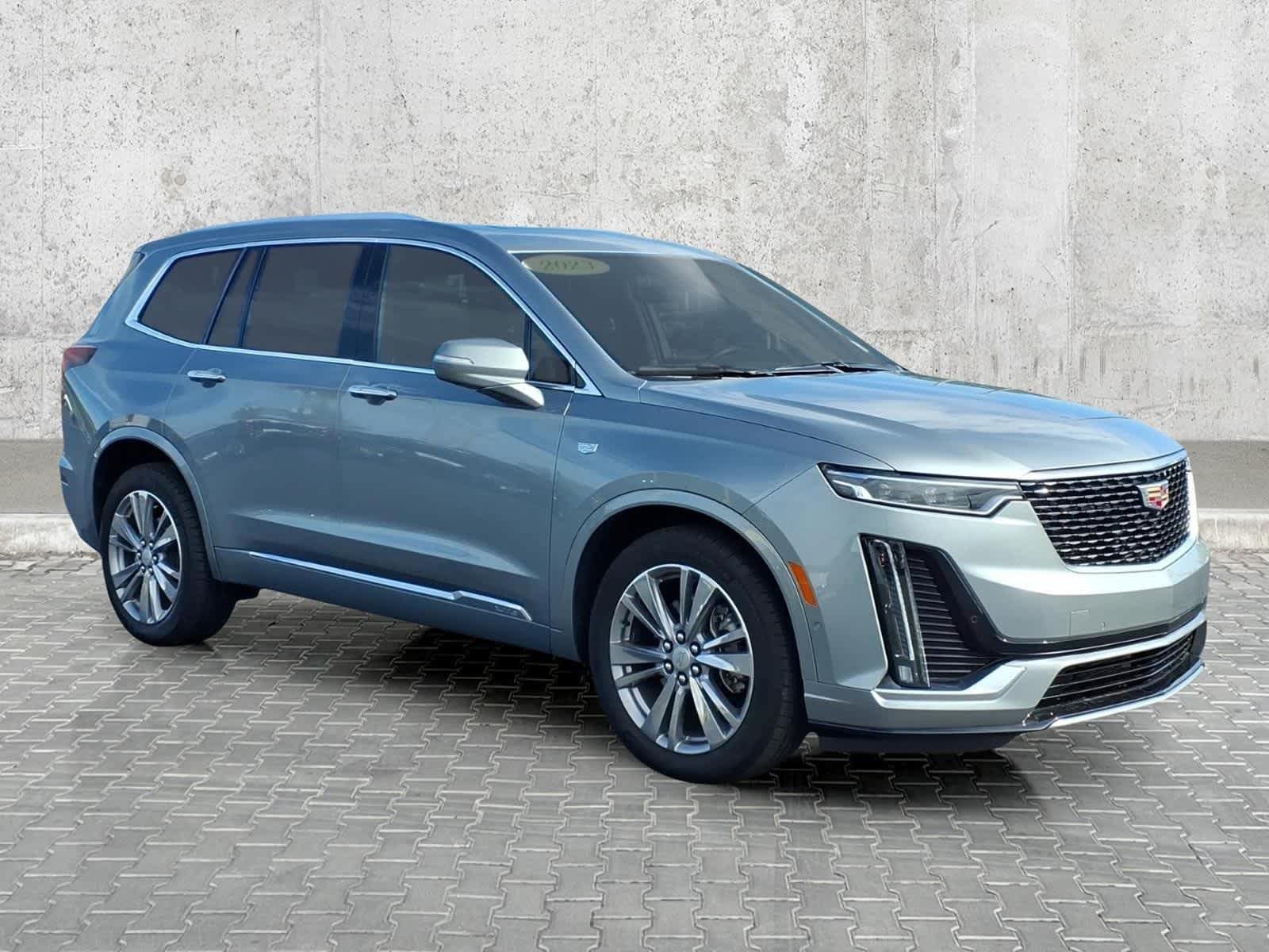 Used 2023 Cadillac XT6 Premium Luxury w/ Technology Package AWD/4WD image 2