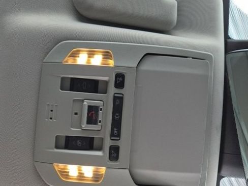 Used 2020 Toyota Highlander Platinum image 29