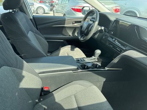 Used 2025 Toyota Camry LE image 5