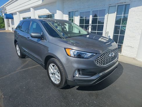Used 2023 Ford Edge SEL w/ Convenience Package AWD/4WD image 2