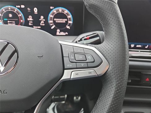 New 2026 Volkswagen Tiguan SE R-Line image 17