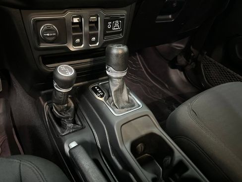Used 2021 Jeep Wrangler Sport AWD/4WD image 42