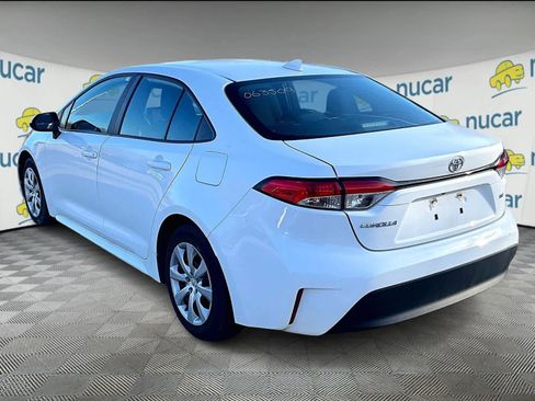 Used 2023 Toyota Corolla LE image 3