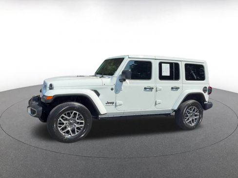 Used 2025 Jeep Wrangler Unlimited Sahara AWD/4WD image 8