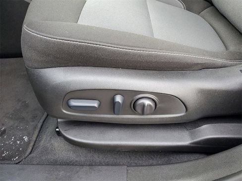 Used 2025 Chevrolet Blazer LT image 8