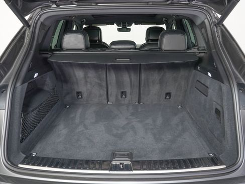 Used 2023 Porsche Cayenne AWD/4WD image 11