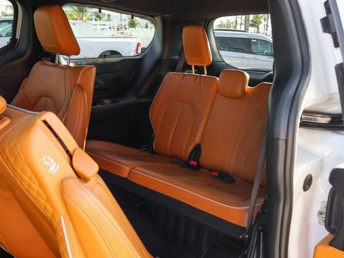 Used 2022 Chrysler Pacifica Pinnacle image 48