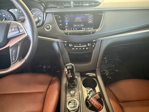Certified 2024 Cadillac XT5 Premium Luxury w/ Technology Package FWD image 3