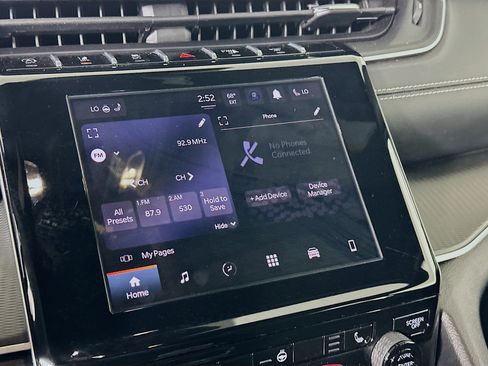 Used 2025 Jeep Grand Cherokee Altitude image 21