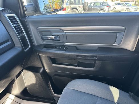 Used 2022 RAM 1500 Classic SLT image 24