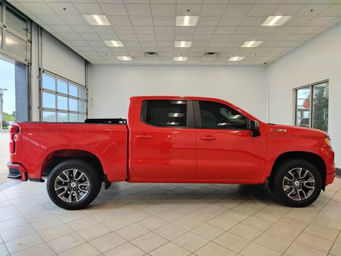 Used 2023 Chevrolet Silverado 1500 RST w/ Z71 Off-Road Package AWD/4WD image 2