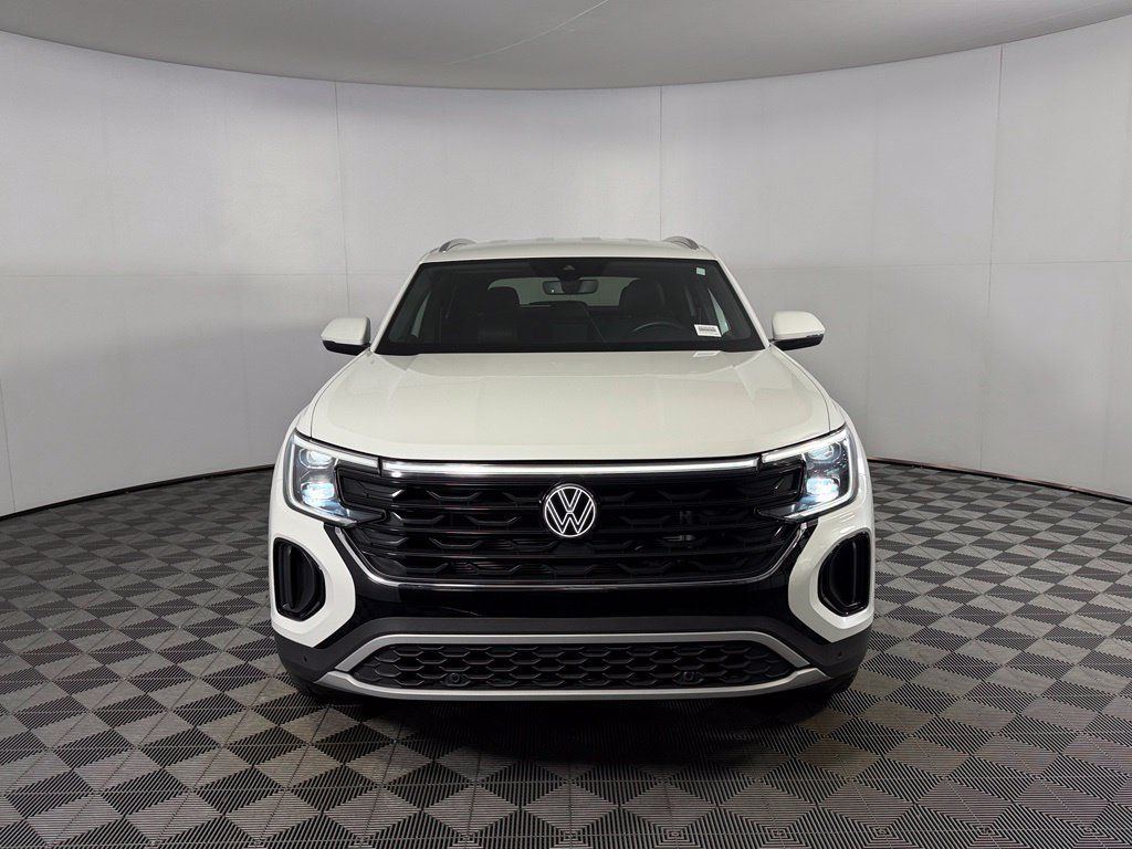Used 2026 Volkswagen Atlas Cross Sport SE FWD image 2