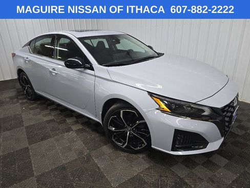 Used 2023 Nissan Altima 2.5 SR w/ SR Premium Package AWD/4WD image 7