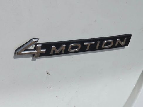 Used 2025 Volkswagen Atlas Cross Sport SE AWD/4WD image 4