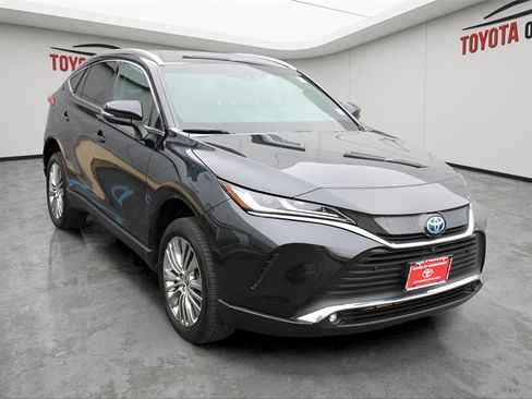 Used 2023 Toyota Venza Limited image 6