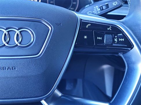 Used 2022 Audi e-tron Premium w/ Convenience Plus Package image 23