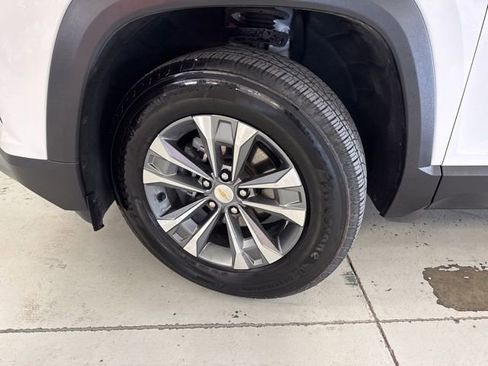 Used 2025 Chevrolet Equinox LT FWD image 22