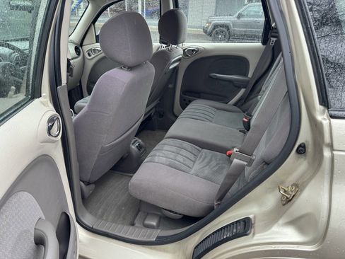 Used 2005 Chrysler PT Cruiser Touring FWD image 9