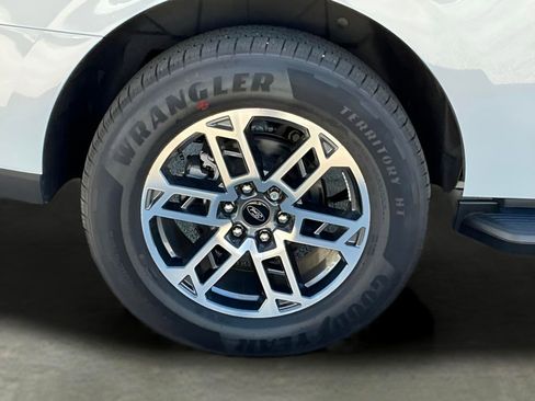 New 2025 Ford Expedition Active image 13