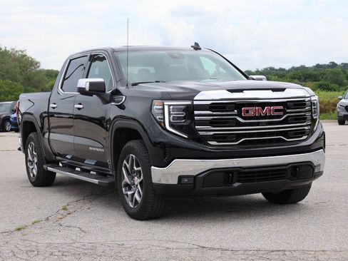 Used 2025 GMC Sierra 1500 SLT AWD/4WD image 4