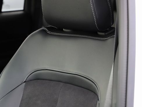 New 2025 Jeep Grand Cherokee Altitude image 13