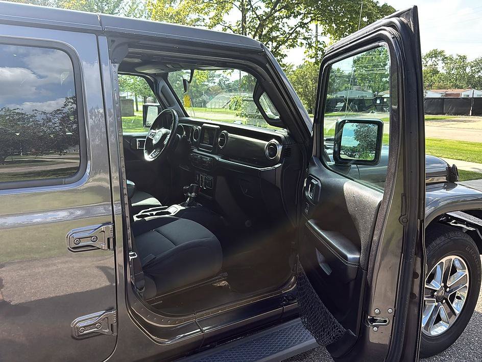 Used 2020 Jeep Wrangler Unlimited Sahara AWD/4WD image 36
