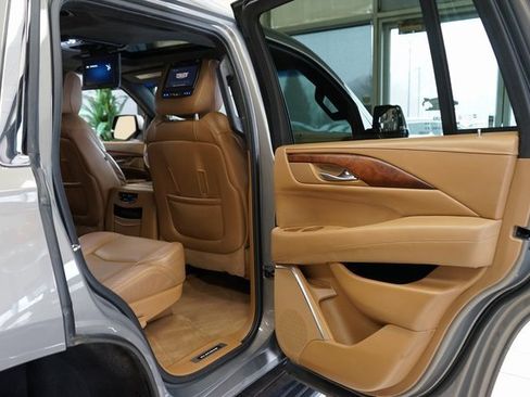 Used 2017 Cadillac Escalade Platinum image 56