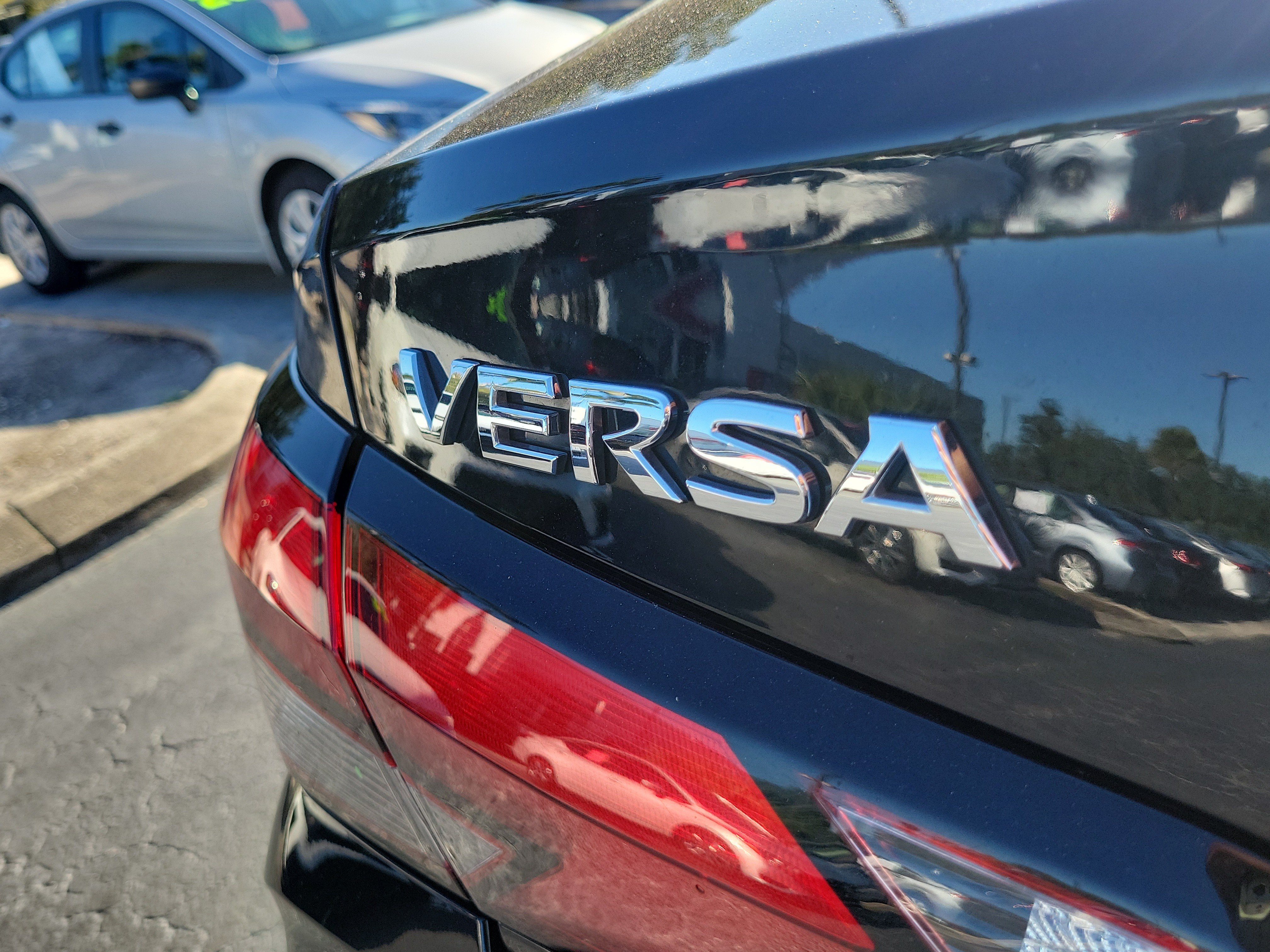 Certified 2023 Nissan Versa SV FWD image 8