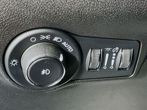 Used 2022 Jeep Compass Limited image 13