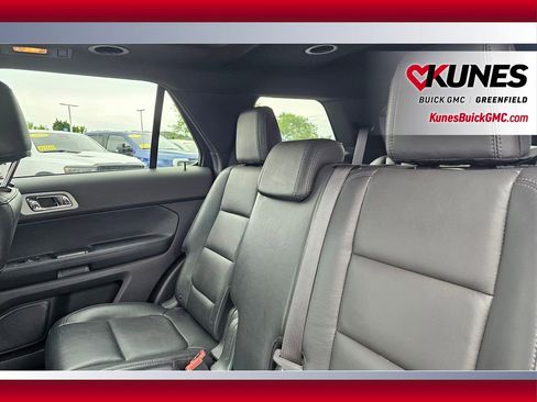 Used 2015 Ford Explorer XLT w/ Equipment Group 202B FWD image 15
