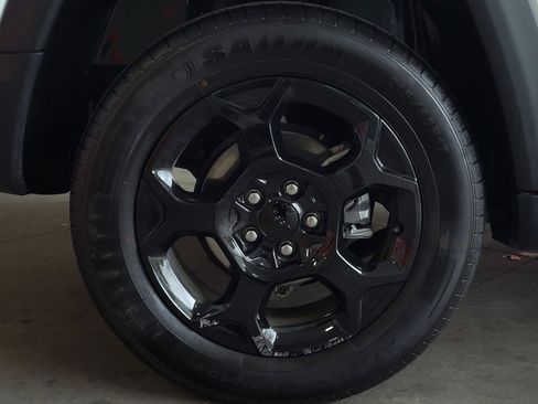 Used 2023 Jeep Compass Trailhawk image 5