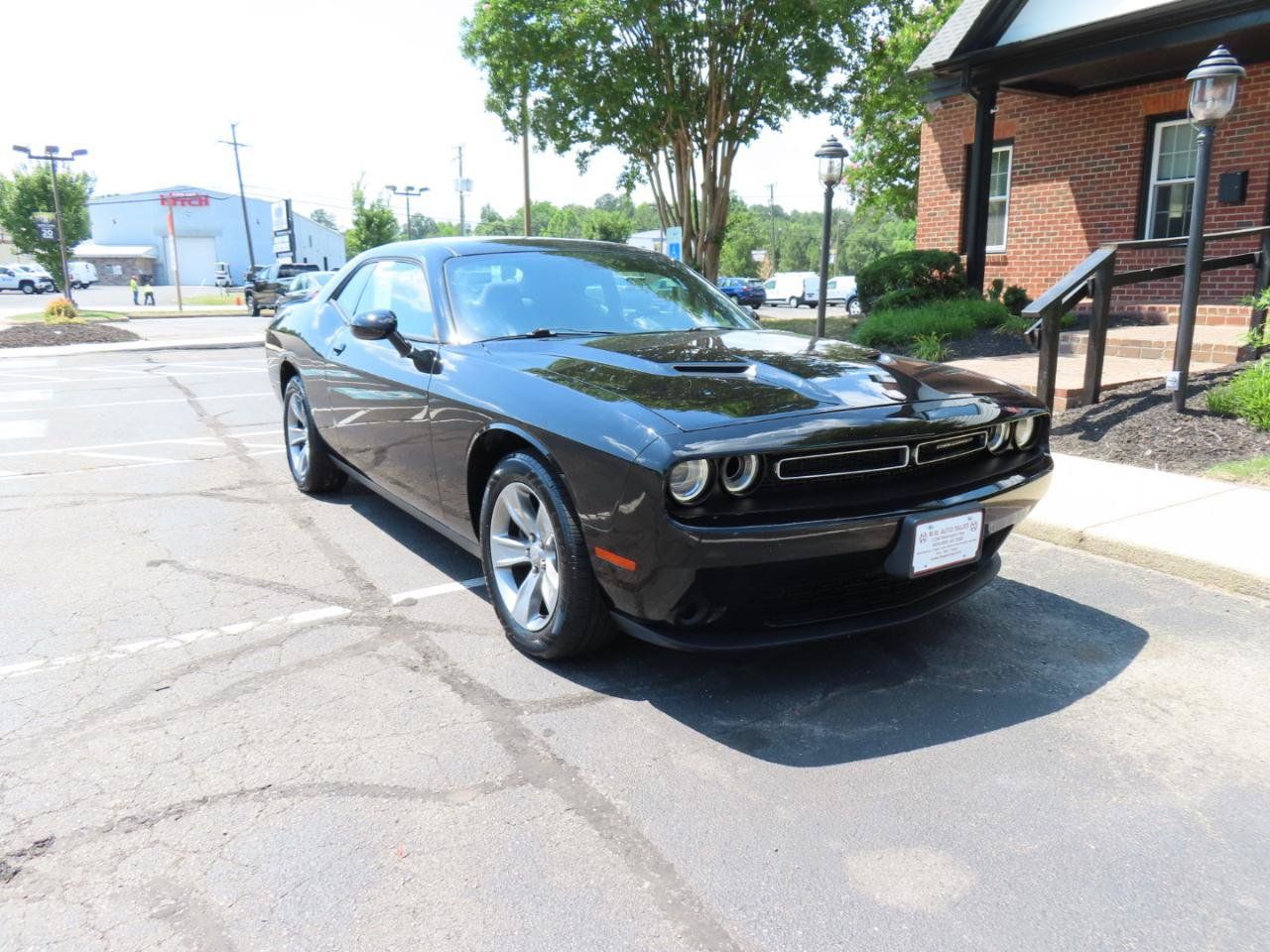 Used 2019 Dodge Challenger SXT RWD image 11