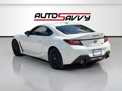 Used 2024 Toyota GR86 Premium RWD image 5