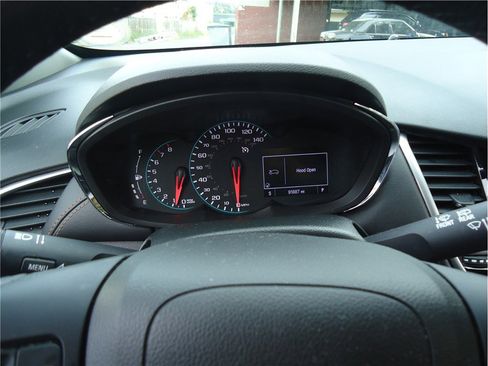 Used 2019 Chevrolet Trax LT w/ LT Convenience Package AWD/4WD image 27