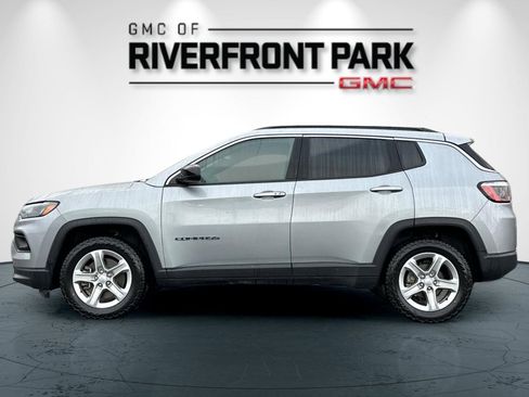 Used 2024 Jeep Compass Latitude image 6