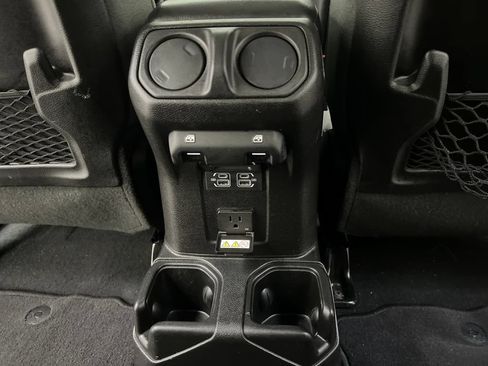 Used 2024 Jeep Wrangler Unlimited Rubicon AWD/4WD image 23